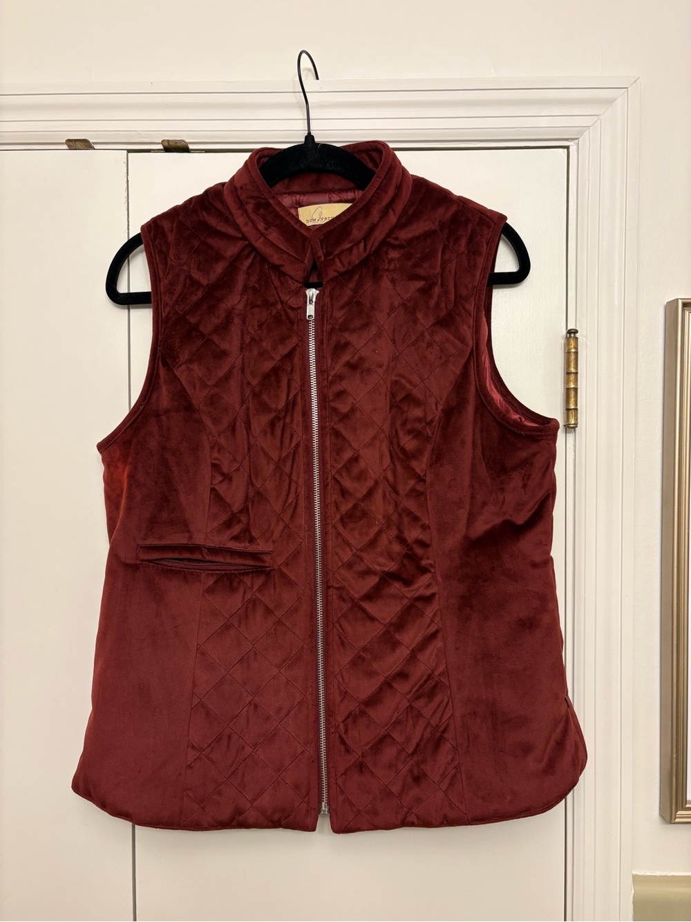 How Very Loved Quilted Velvet Zip-Front Vest in Wine Red - L